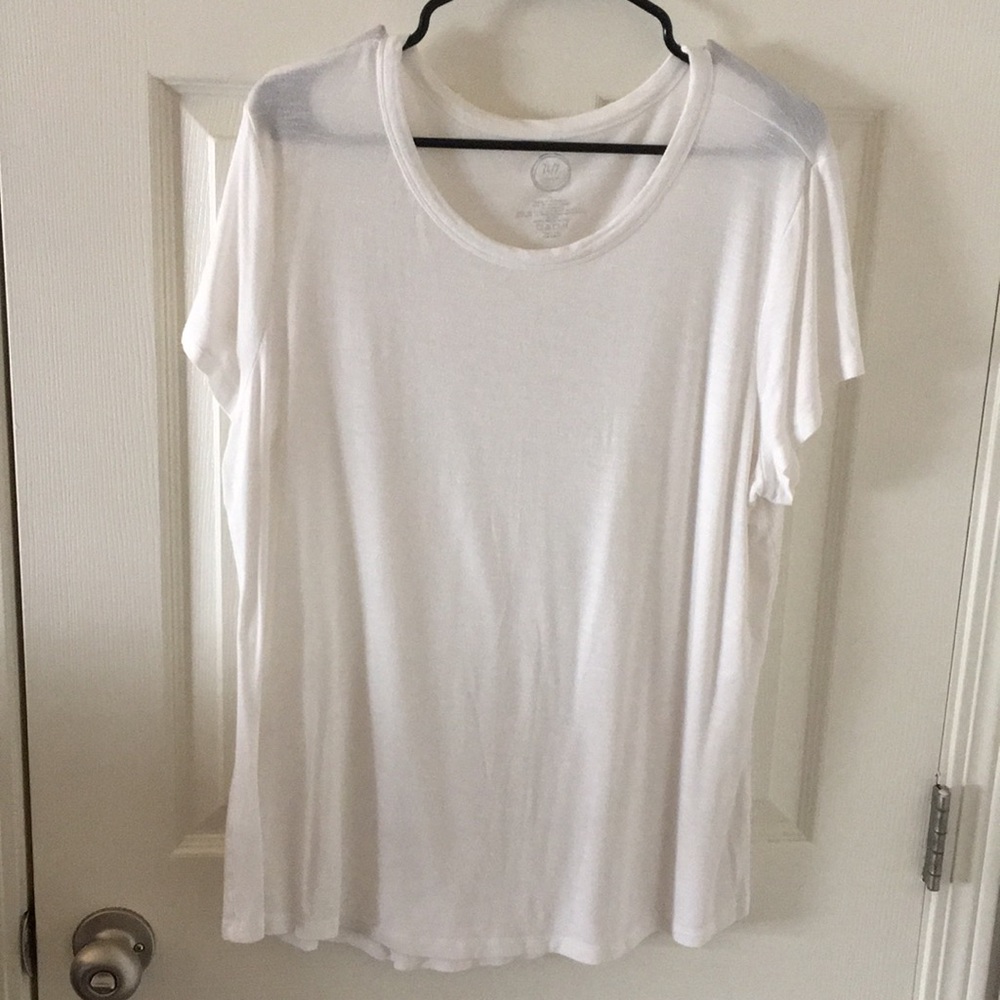 Basic white tee shirt